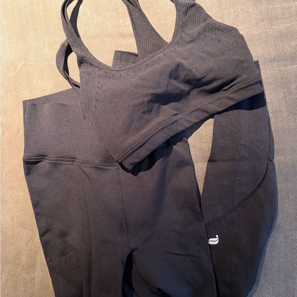 Fabletics Set - Picture 2 of 7